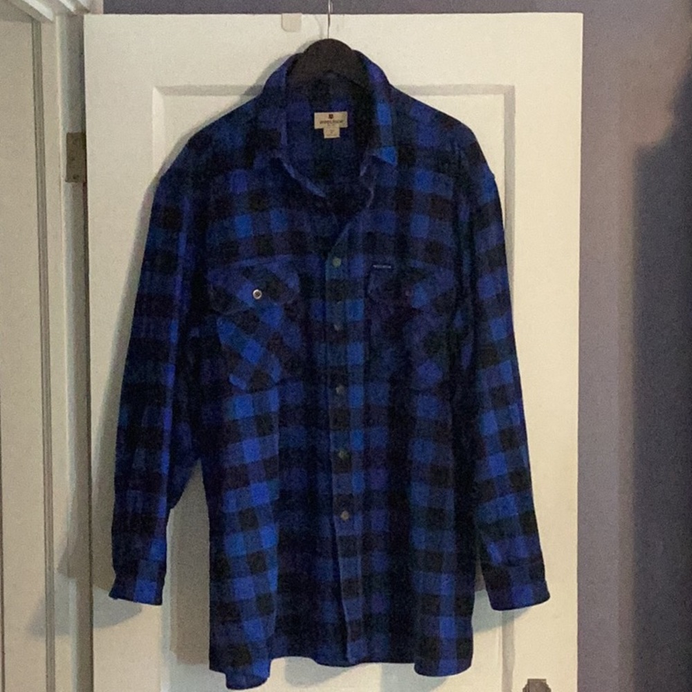 Woolrich Men’s Long-sleeve flannel shirt blue and black plaid pattern